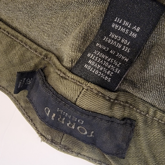 Torrid ULTRA SKINNY CROPPED Olive Wash Plus Size 20 NWT! - Picture 11 of 14